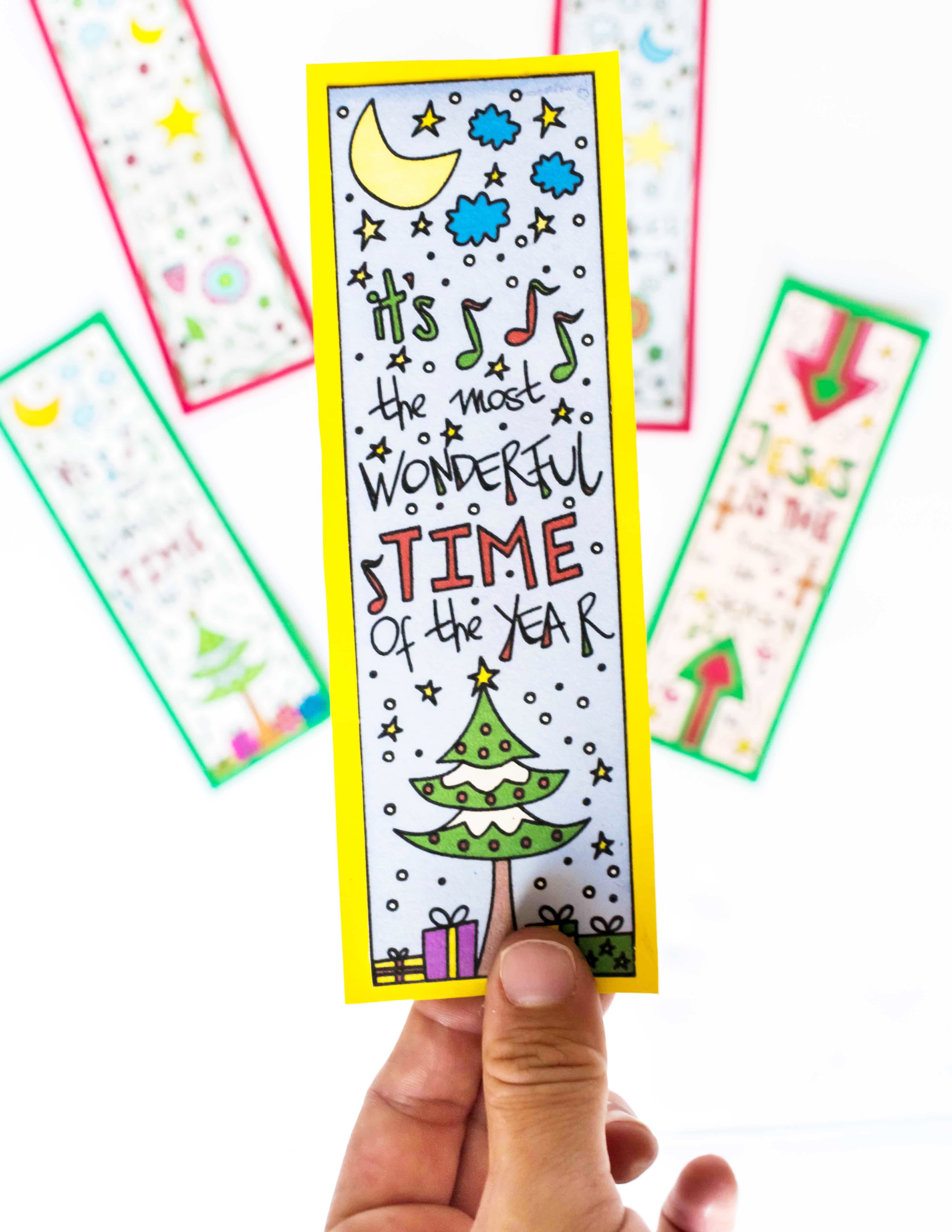 These hand drawn Coloring Christmas Bookmarks are so beautifully designed! Use them to mark your books, or to give as a present for your loved ones!