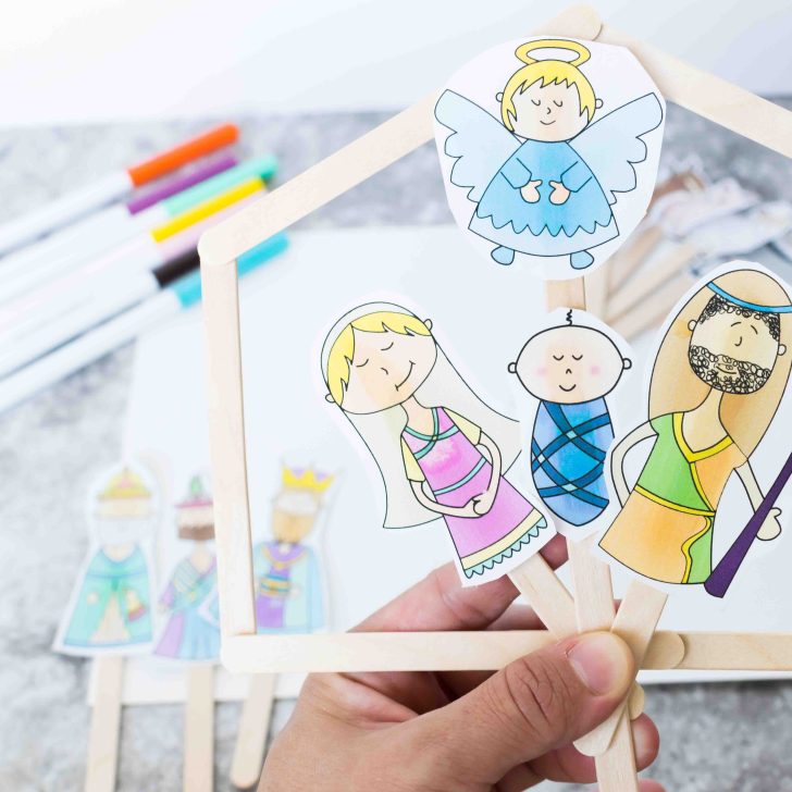 Your kids will have so much fun with these super cute and meaningful Christmas Story Stick Puppets Free Printables