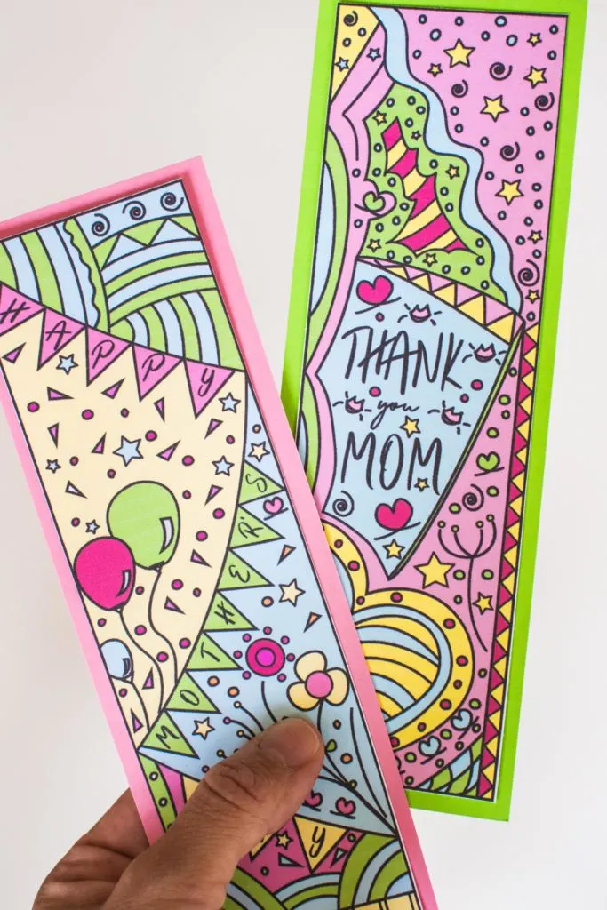 To celebrate this upcoming Mother's Day I designed these beautiful Coloring Mother's Day Bookmarks. Print them out, color them, and give them away to your mom, or any mom you know. Oh! and If you're one, don't forget to keep one for yourself.