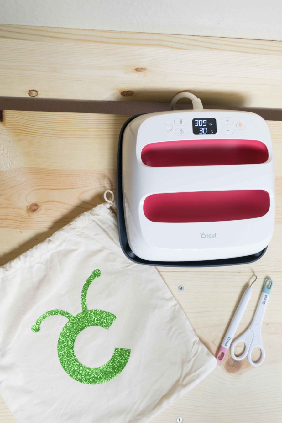 Cricut EasyPress 2 Review – Is it Worth it, do you need one? – Daydream  Into Reality
