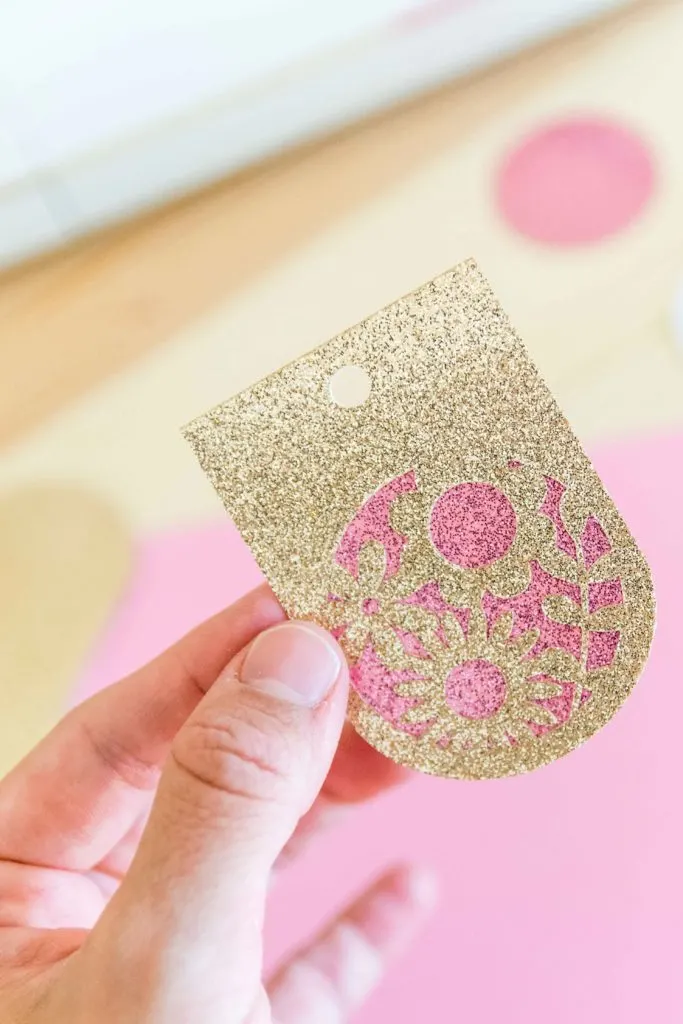 Fancy Gift tag made with the Cricut Maker