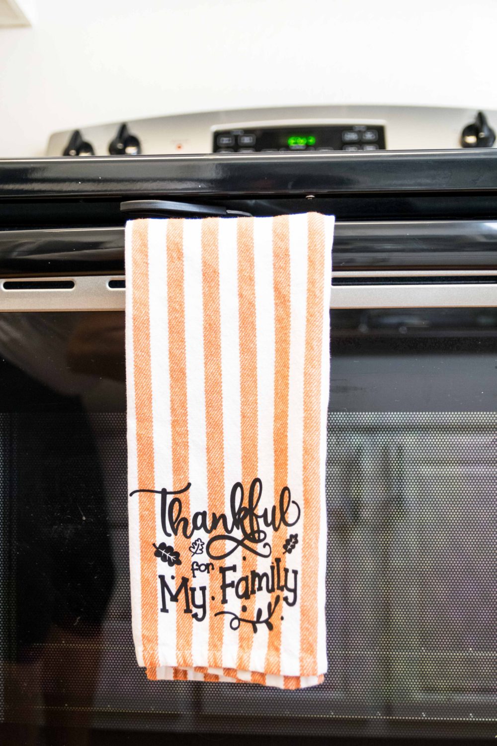 Fall-inspired kitchen towel