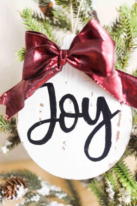 DIY Christmas Ornaments with Cricut, Glitter, Paint, & more! – Daydream ...