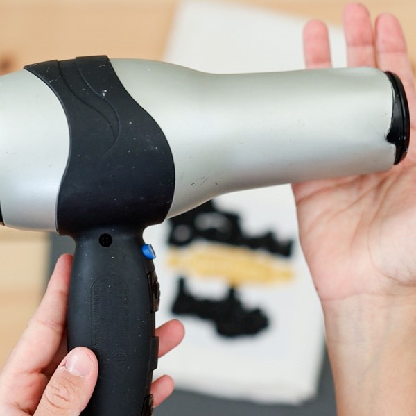 hairdryer to dry fabric paint