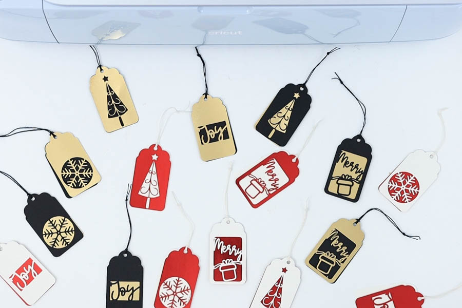 multiple christmas gift tags made with cricut machine
